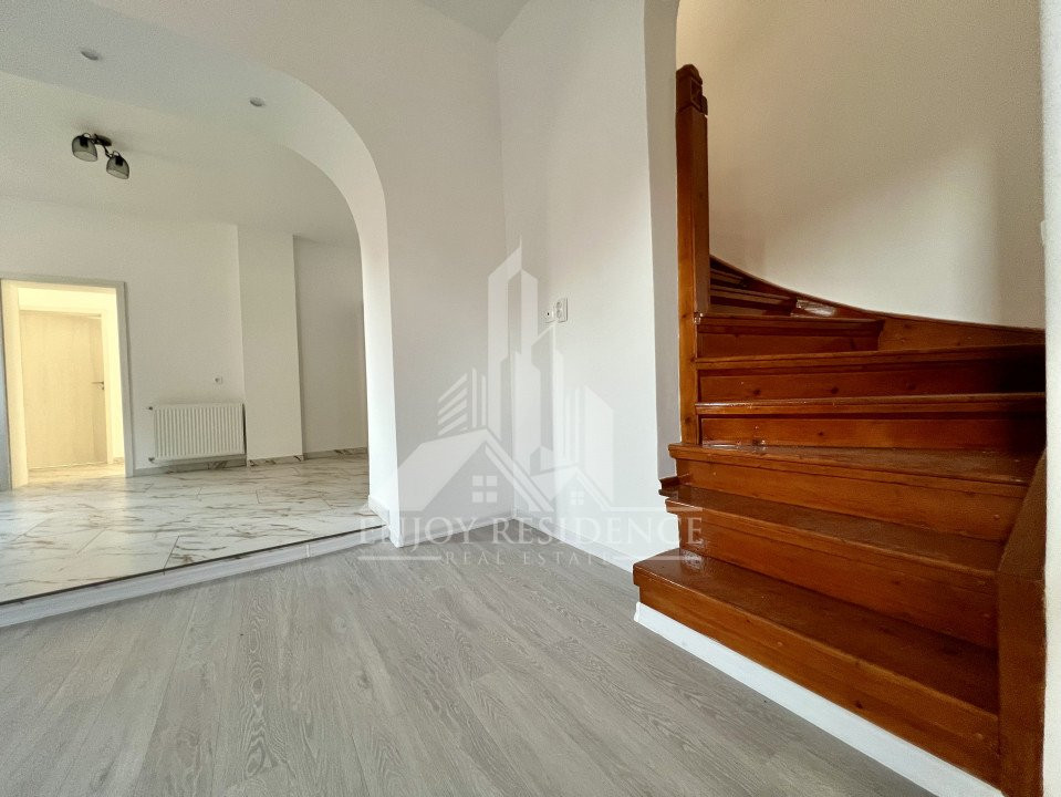  Vila D + P + 1 + M renovata complet Drumul Sarii + garaj 