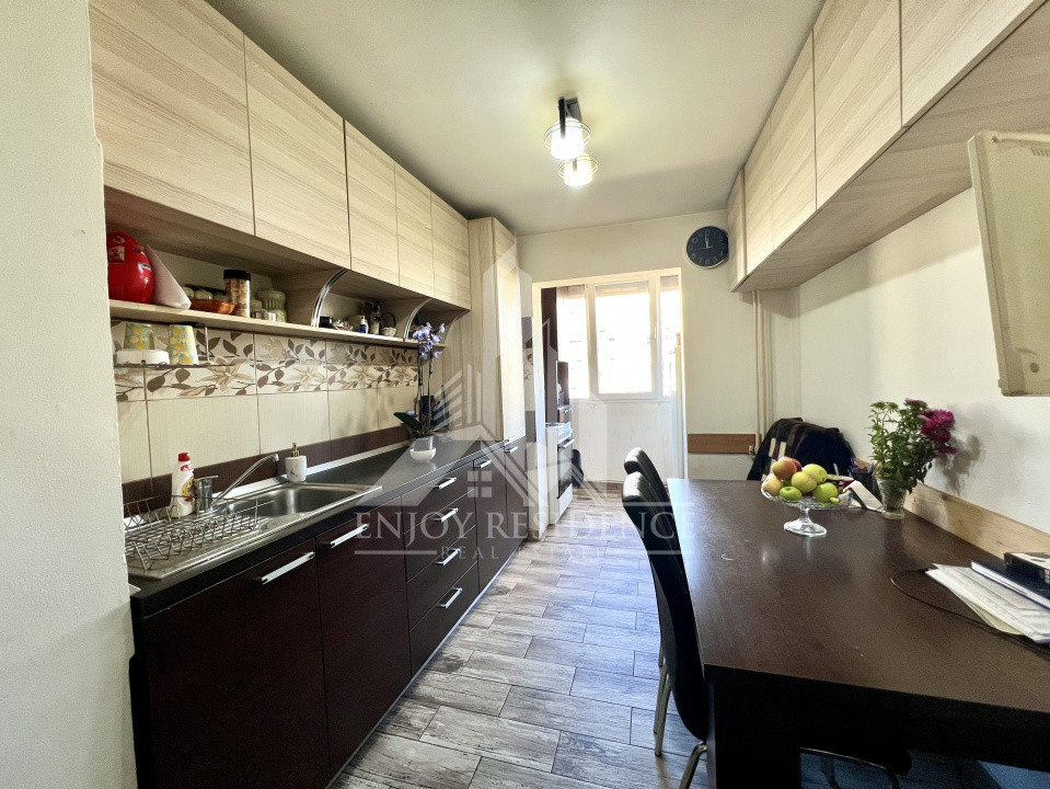 3 Camere Crangasi, 1986 REABILITAT, et. 6/8, mobilat/utilat