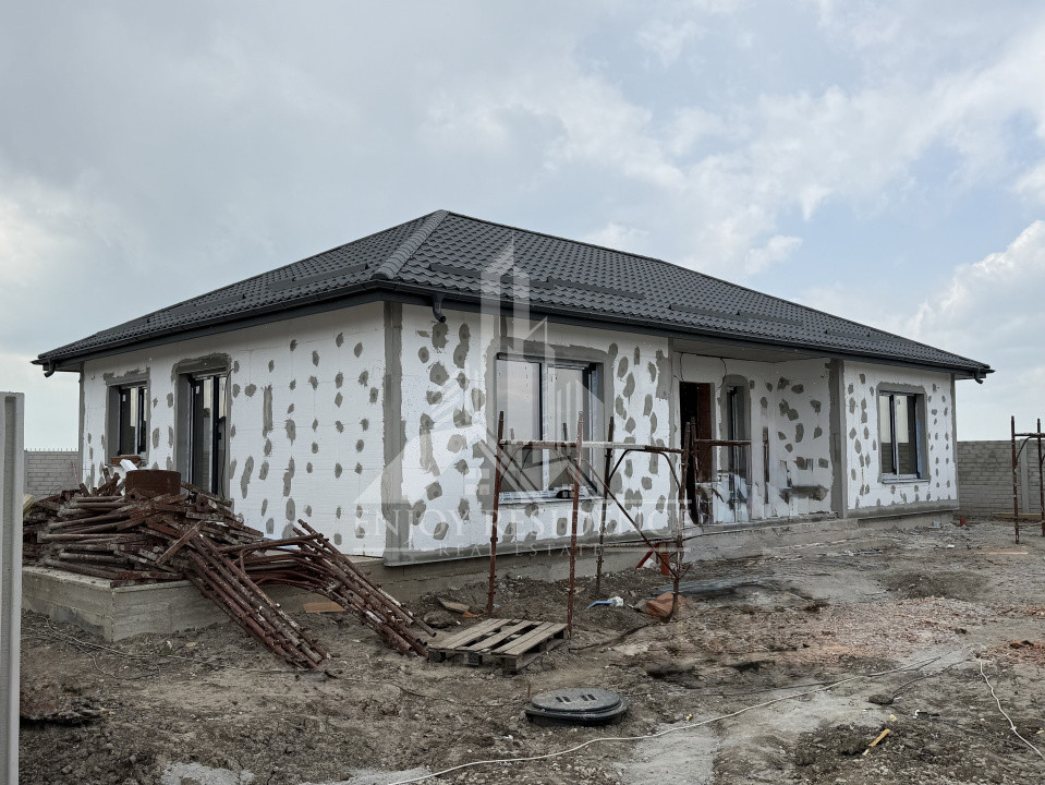 Ansamblu case individuale pe parter 2026 | Curte 400mp | Domnesti