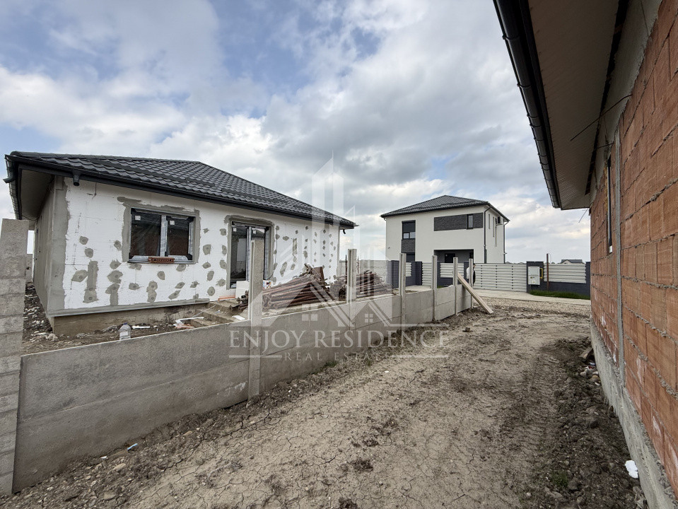 Ansamblu case individuale pe parter 2026 | Curte 400mp | Domnesti