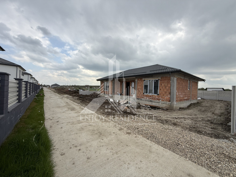 Ansamblu case individuale pe parter 2026 | Curte 400mp | Domnesti