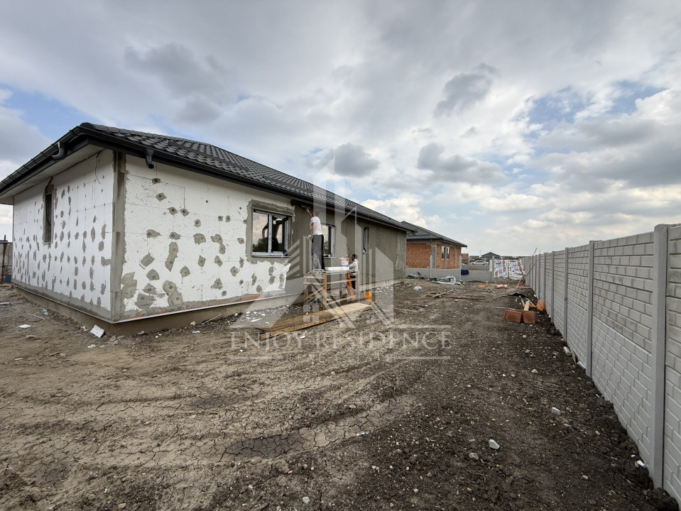 Ansamblu case individuale pe parter 2026 | Curte 400mp | Domnesti