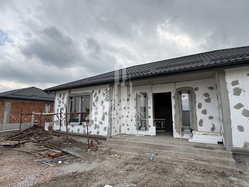 Ansamblu case individuale pe parter 2026 | Curte 400mp | Domnesti